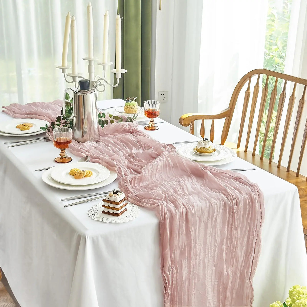 serviettes table rose pâle crêpe plissées décoration élégante maison mariage festive