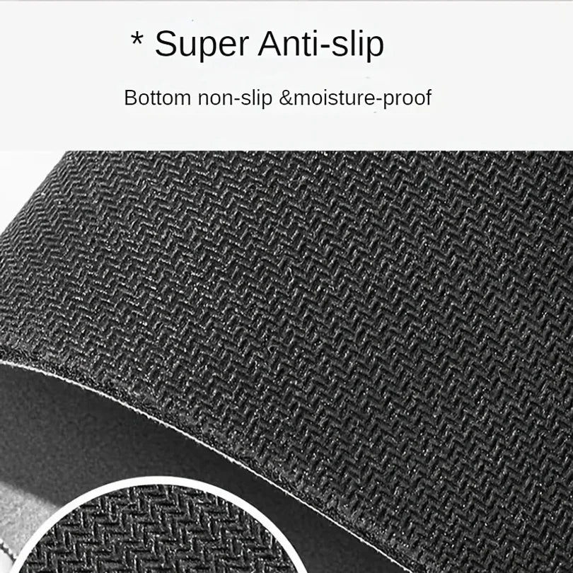 tapis antidérapant moderne minimaliste motif pieds salle bain bleu foncé gris blanc absorbant