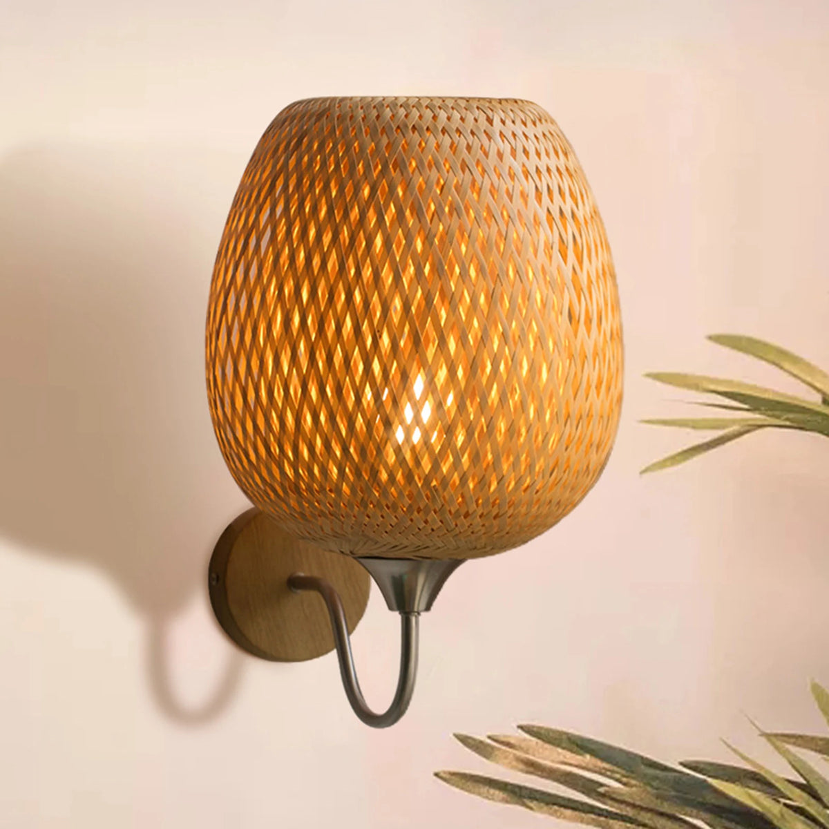 lampe murale moderne tissage rotin marron clair éclairage quotidien cuisine salle manger chambre coucher