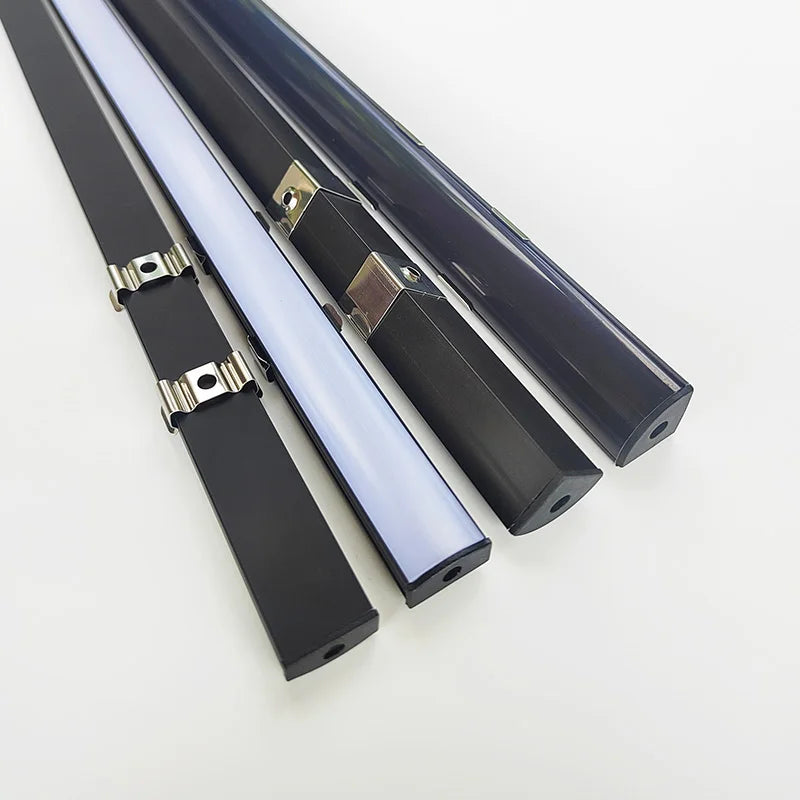 Éclairage uniforme créé par le profilé aluminium LED au plafond