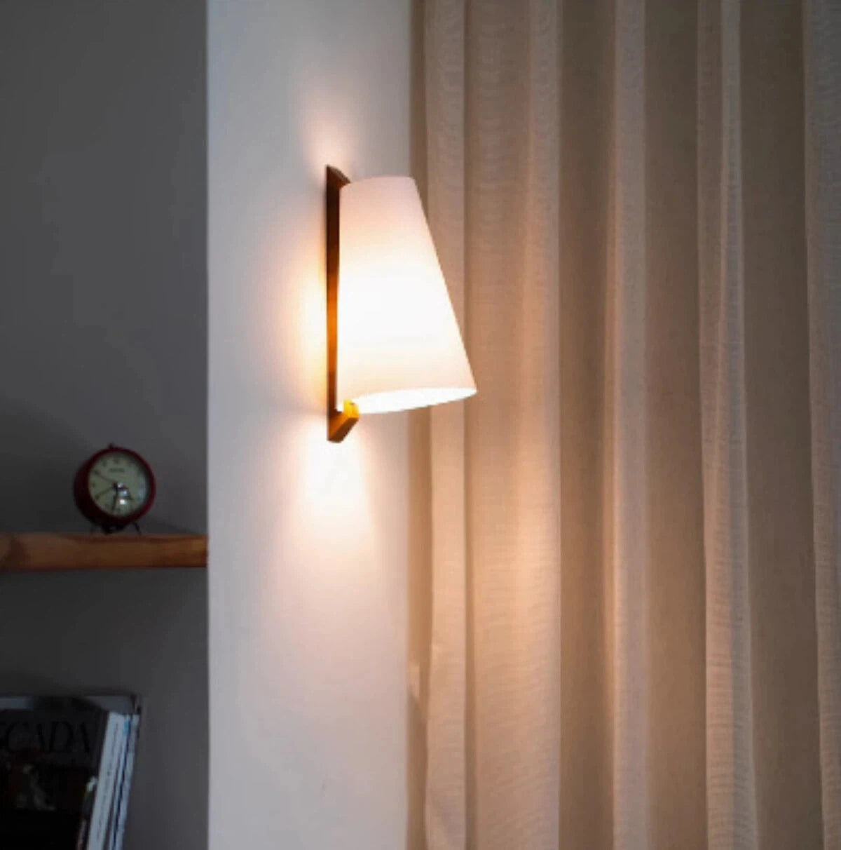 lampe murale moderne minimaliste abatjour blanc support marronclair éclairage quotidien mur applique unelampe LED