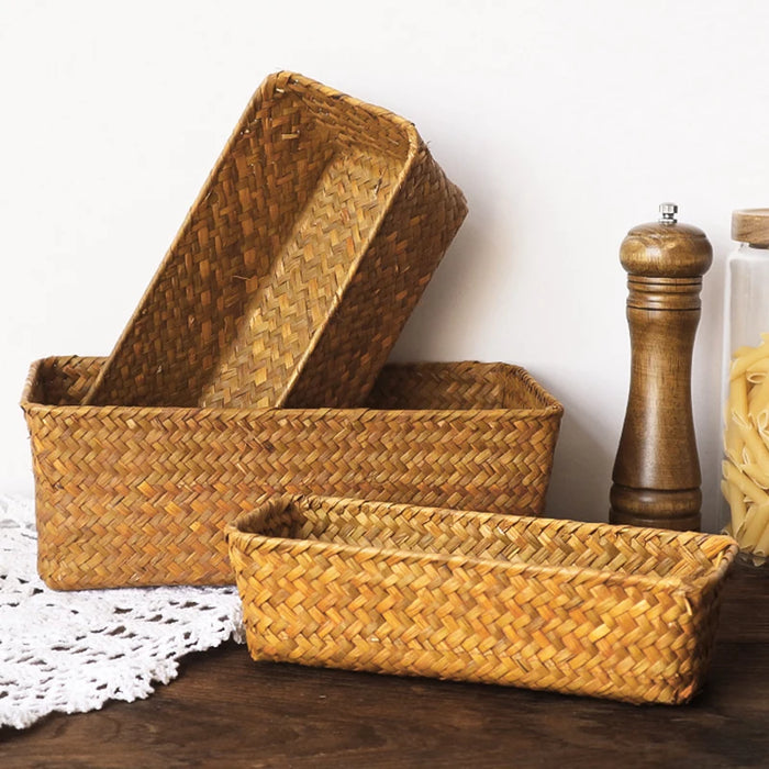 Panier de rangement en osier et jonc de mer tissé main, vue de face