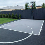 Terrain basket ball extérieur moderne carreaux géométriques gris bleu rouge vert violet sportif