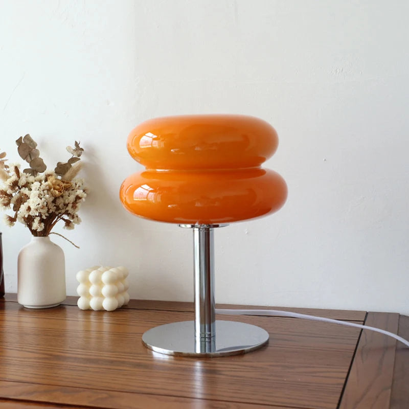 lampe table moderne orange brillante pied argent interrupteur bouton veilleuse chambre salon ambiance