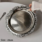 assiettes decoratives argent doré ornements floraux geometriques classiques table dessert bijoux
