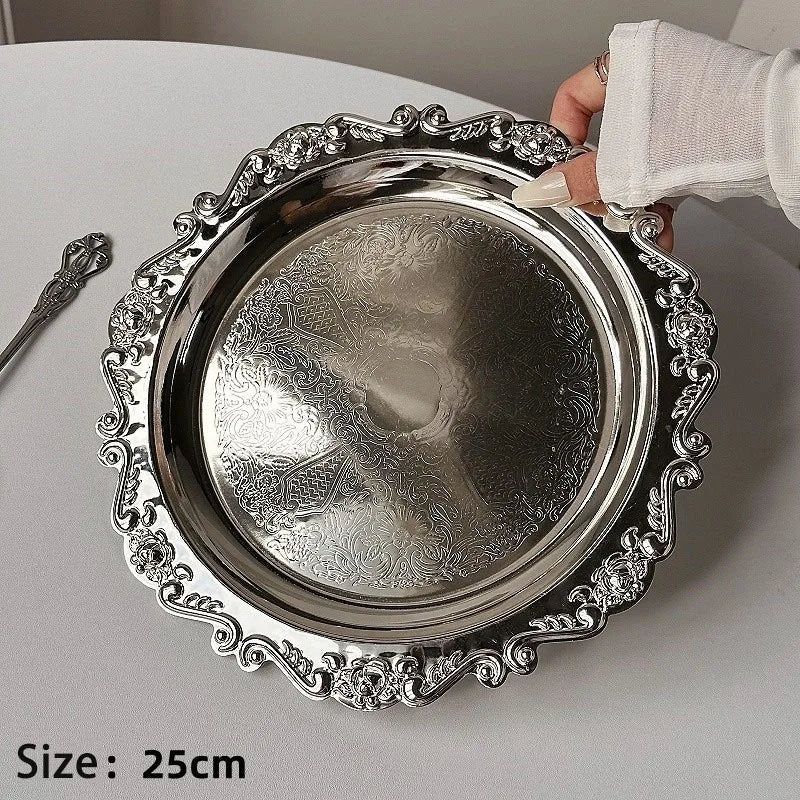 assiettes decoratives argent doré ornements floraux geometriques classiques table dessert bijoux