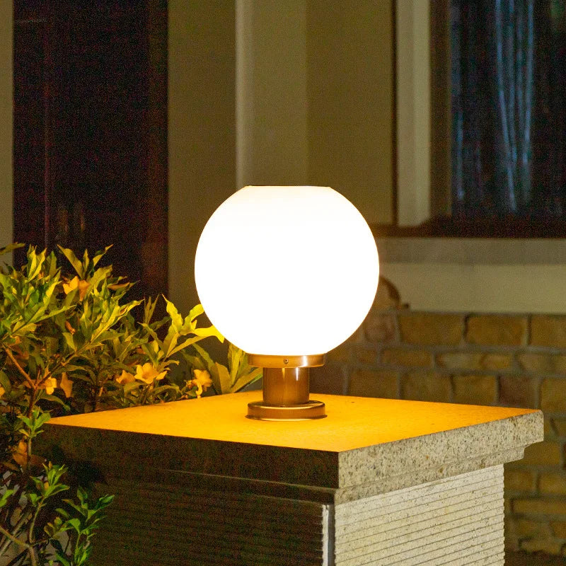 lampe solaire moderne blanc rond translucide base métallique éclairage extérieur autoinstallation led