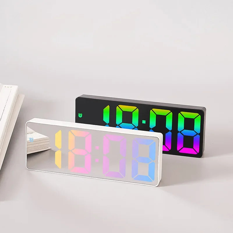 horloge numérique moderne écran led couleur noir blanc lumineuse réveil commande vocale