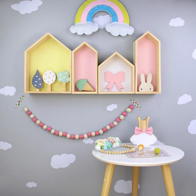 étagères murales formes maisons bois naturel motifs animaux moderne figurines accessoires décoratifs chambre enfant