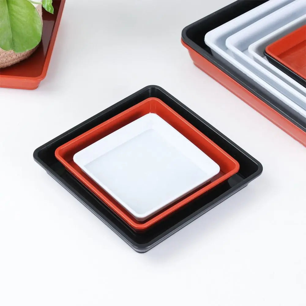 assiettes carrées modernes rouge noir blanc lisses opaques diverses tailles 12x12cm 15x15cm 18x18cm 22.2x22.2cm