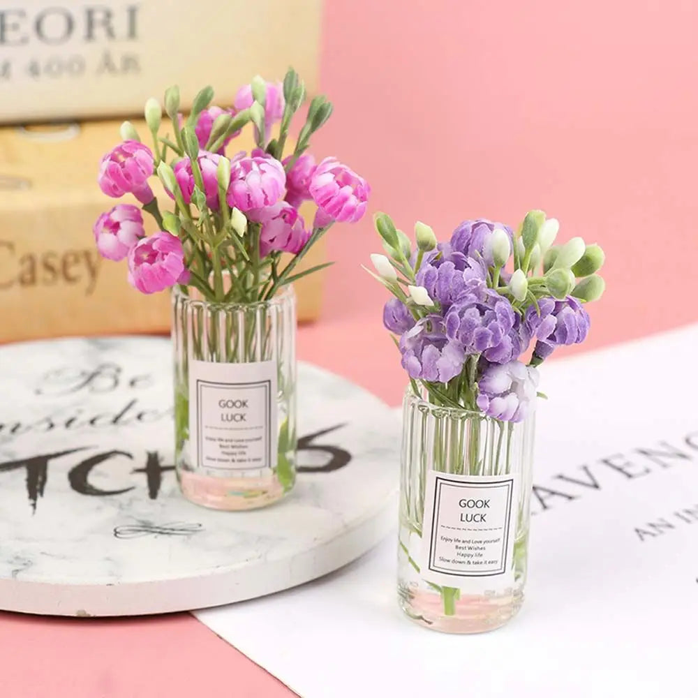 bouquet fleurs artificiel violet rose blanc verre transparent minimaliste decoration intérieure étiquette good luck