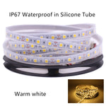 Détail des LED SMD 5050 sur le ruban