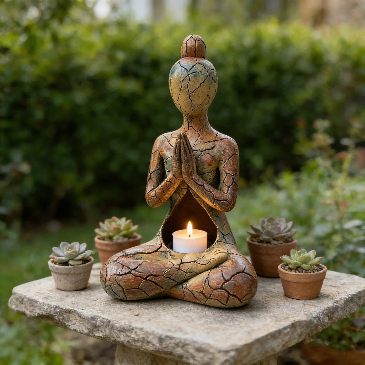 statue méditative résine bouddhiste marron orange vert zen spiritualité décoration intérieure chambre salon