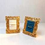 support bijoux or vert blanc ornements baroques velours classique baroque