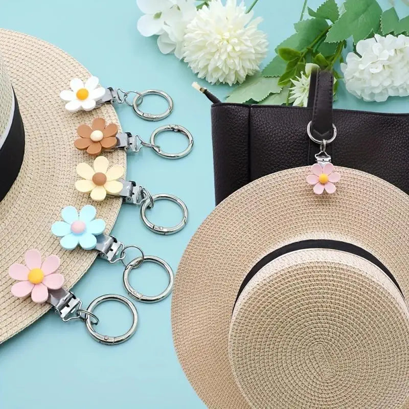 porte clés pince chapeau fleurs simples moderne minimaliste beige blanc jaune rose adhésif voyage