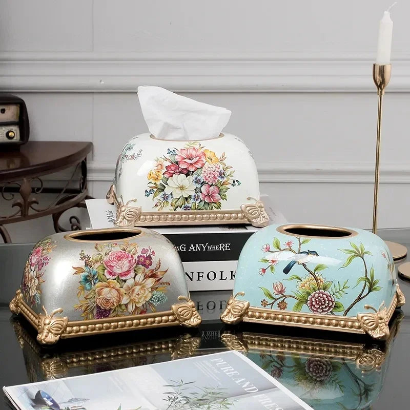 boîte mouchoirs porcelaine fleurs colorées classique blanc doré papillons dorés tissu amovible élégant salon