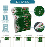 Motif de Noël sur fond vert avec des boules de Noël, des flocons de neige et des rayures rouges. Disponible en différentes tailles de suspensions murales.