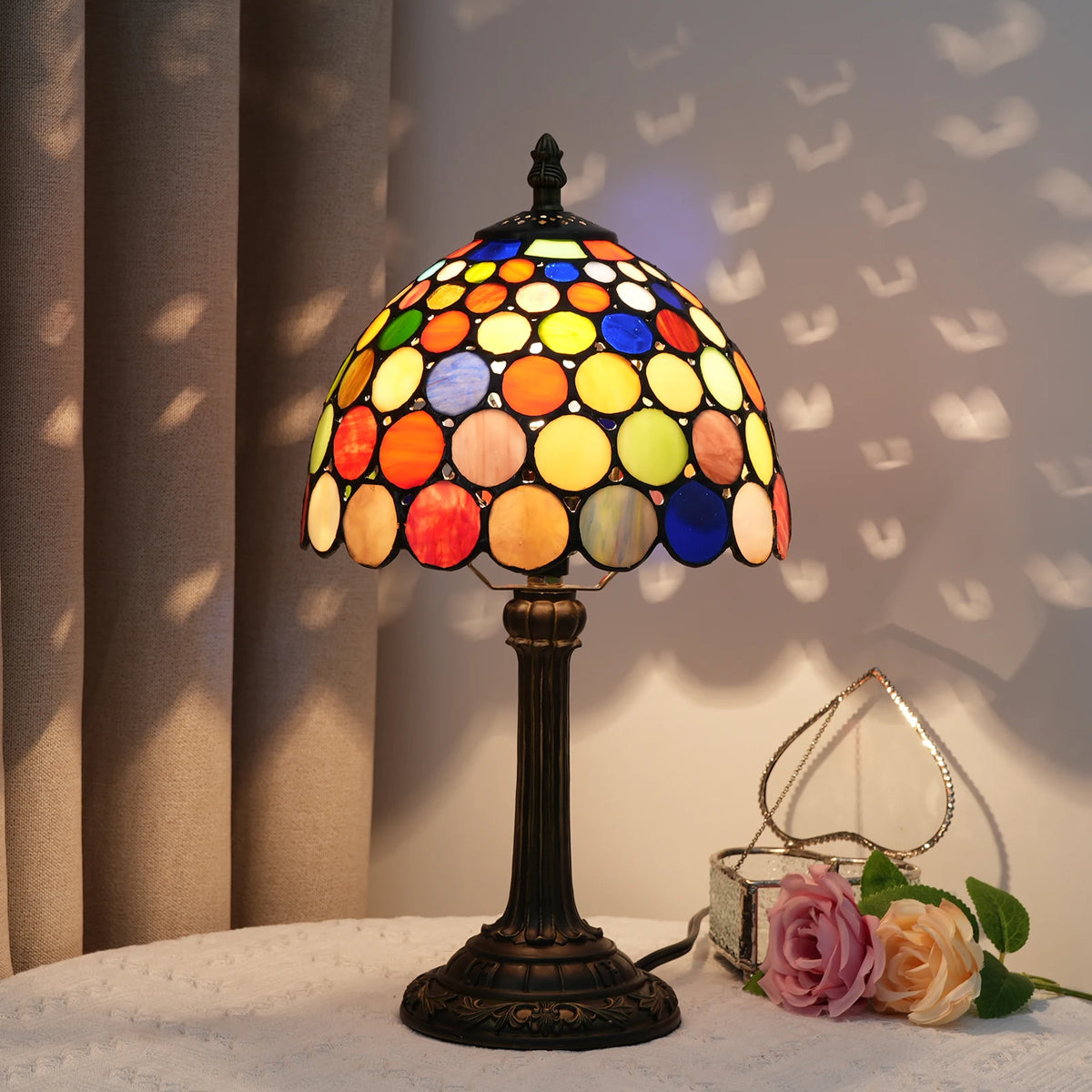 lampe table tiffany multicolore vitrail opaleuse traditionnelle allumée facilement chambre salon