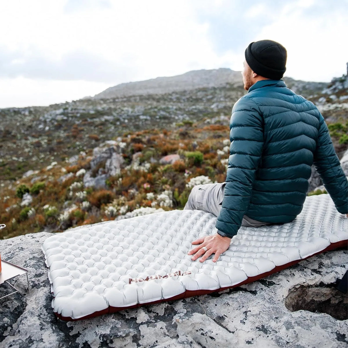 matelas camping blanc marron texturé double valve isolation thermique 20°C tpu nylon moderne