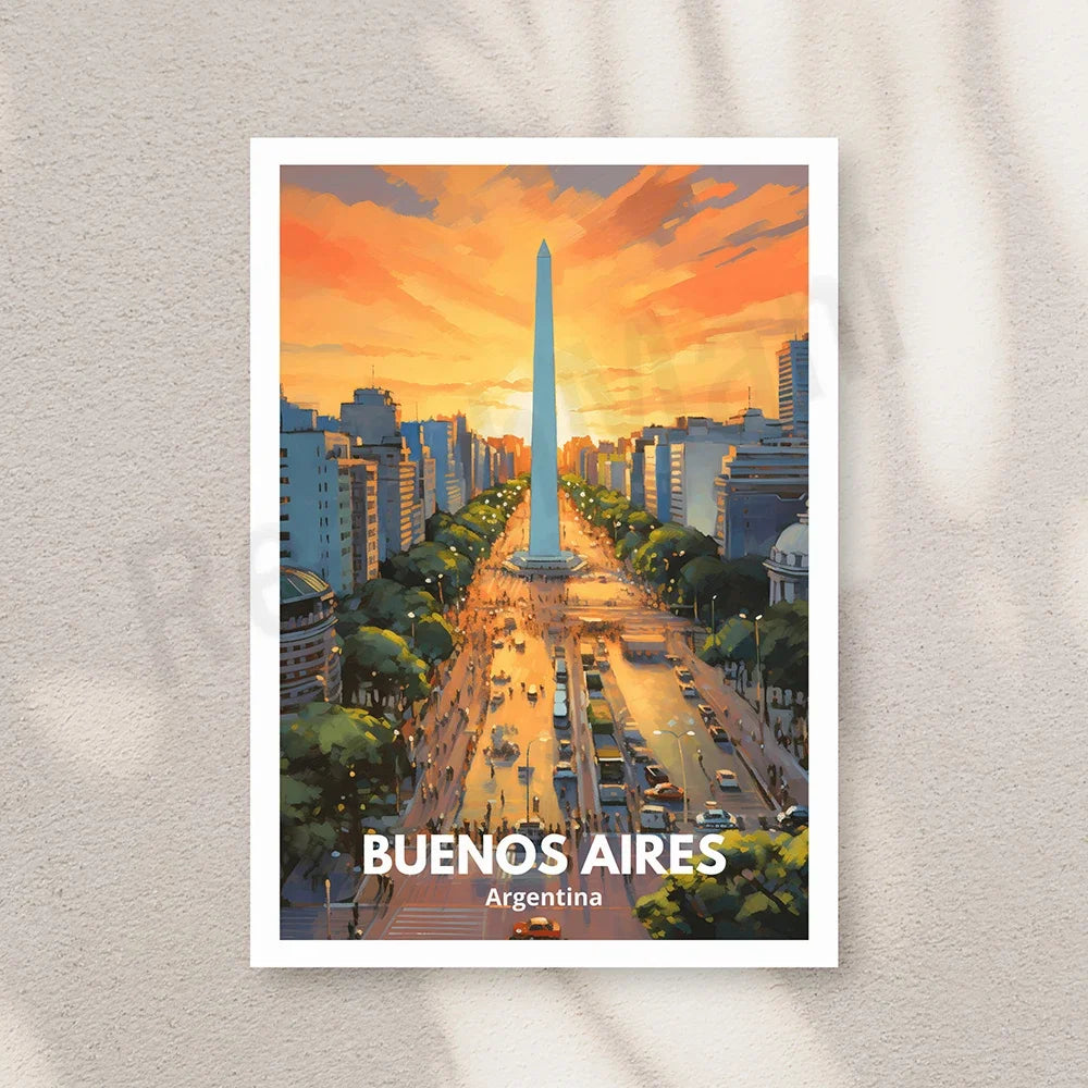 L'image représente le paysage urbain de Buenos Aires, en Argentine, avec le monument emblématique de l'Obélisque argenté se dressant au milieu de l'agglomération sous un ciel coloré au coucher de soleil.