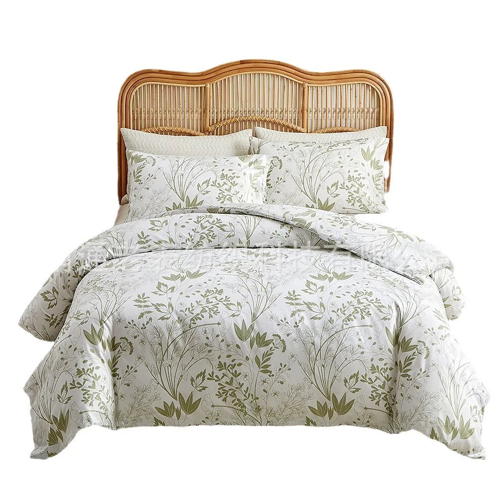 Chambre décorée avec housse de couette colorée et accessoires coordonnés