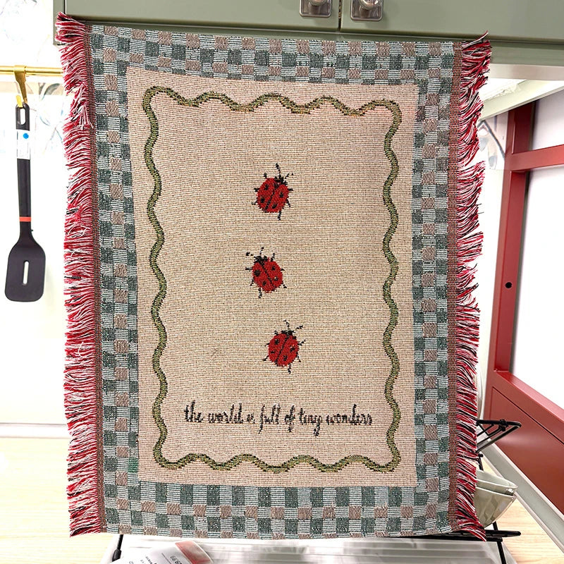 tapisserie artisanale motif animalier fleurs couleurs variées beige marron rouge verte bleue
