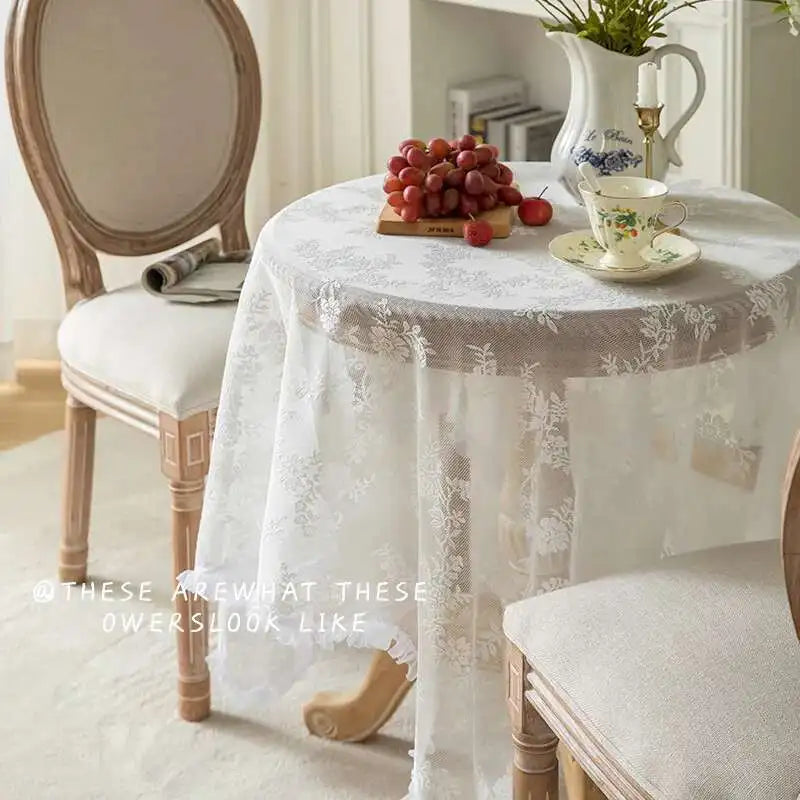 nappe table blanche dentelle broderie florale classique mariage fête banquet décorative
