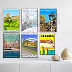 Une collection d'affiches de voyage stylisées mettant en scène des sites emblématiques du Royaume-Uni, tels que le château de Richmond, le canal de Driffield et la ville de Hornsea, offrant une représentation graphique attrayante de ces destinations.