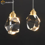 suspension lumineuse moderne transparente facettes géométriques dorées élégante autoinstallation led chambre salon
