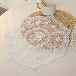 tapis table serviette polyester broderie dentelle beige blanc classique élégant isolation thermique