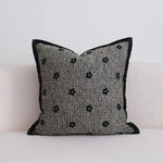 housse coussin polyester motif fleurs noir fond gris nordic contemporain adhésif décoration maison voiture