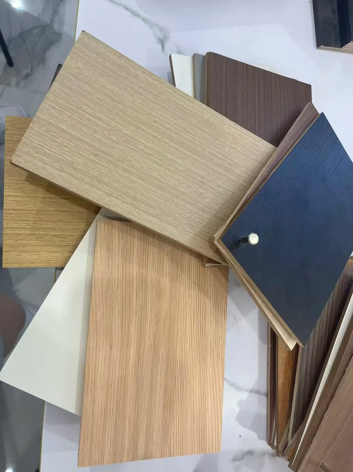 portes coulissantes intérieures imitation bois clair blanc foncé rose pâle kit rails aluminium axes