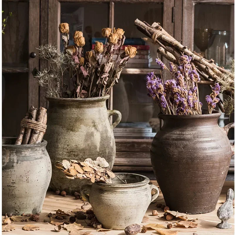pots céramique vintage gris bleu texture usée rustique plantes balcon