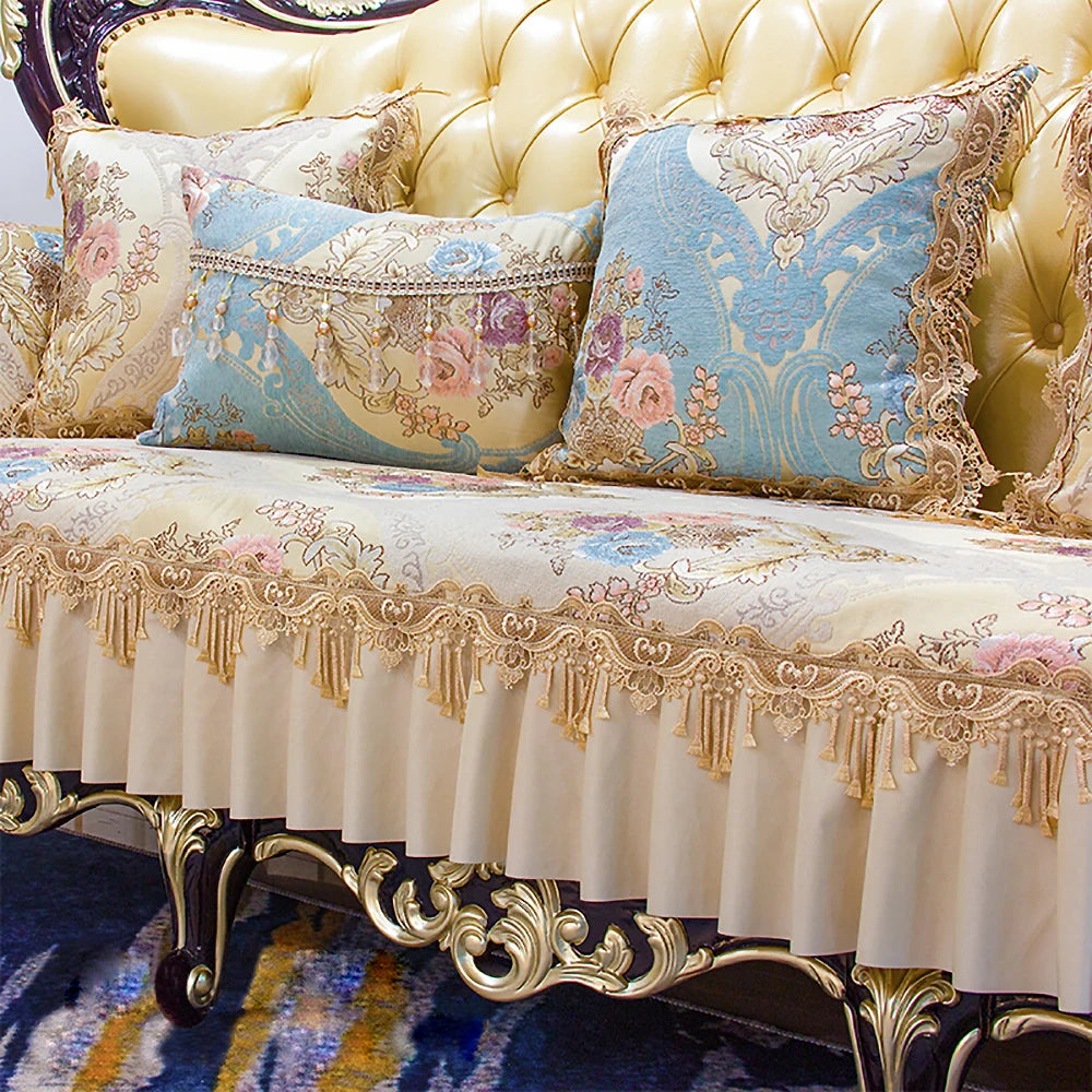 Un luxueux canapé aux couleurs pastel, orné de riches broderies et de franges dorées, reflétant une élégance et un raffinement exquis.