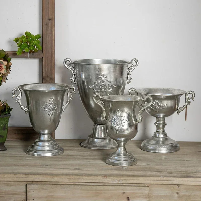 vase métal argenté ornements floraux classique décoration mariage table arrangement fleurs