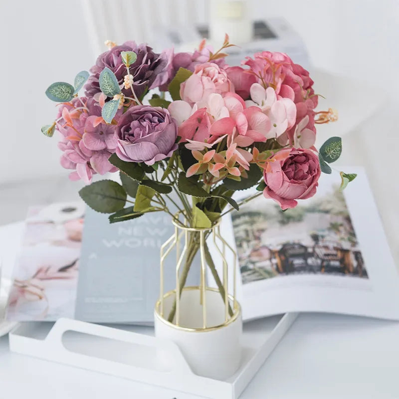 bouquet fleurs artificiel violet rose blanc moderne élégant intérieur décoration mariage festive prénuptiale