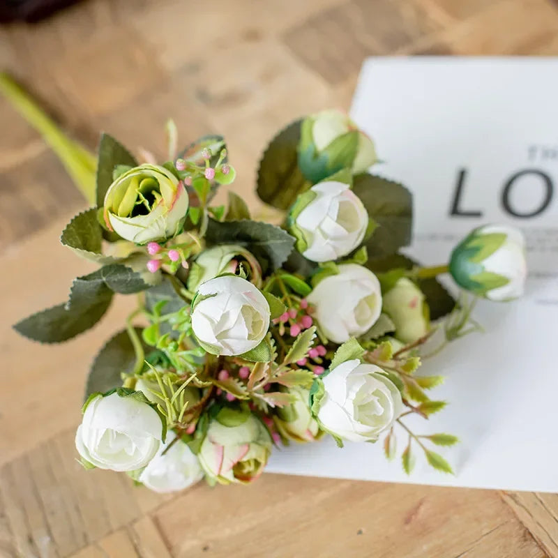 décoration mariage bouquet fleurs artificielles soie vertes blanches intérieur rustique naturel