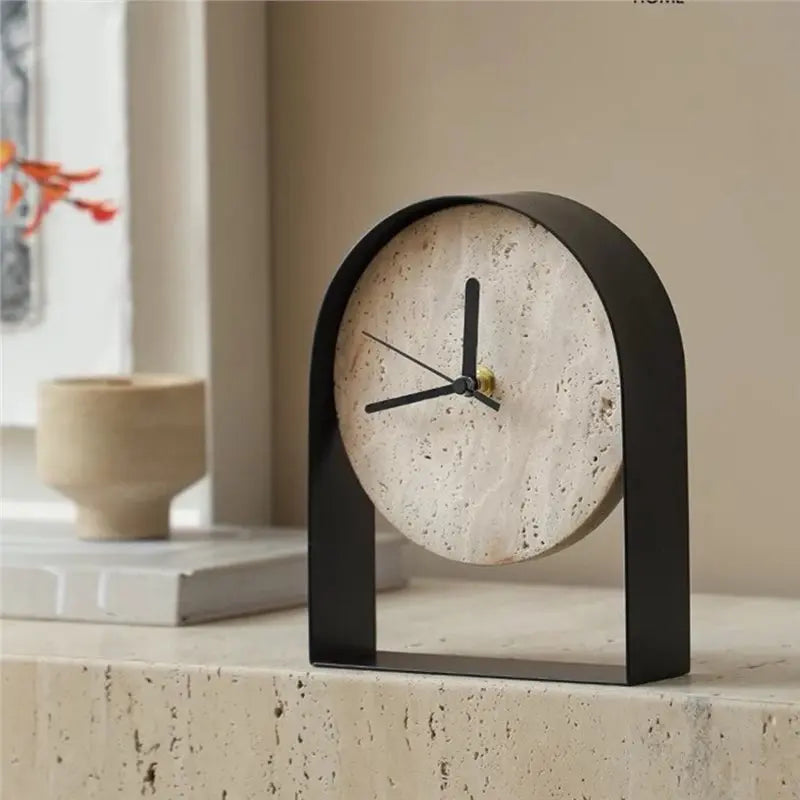 horloge table moderne statue pierre naturelle beige noir doré minimaliste