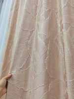 rideau rose pâle classique motif feuilles dorés salon chambre fenêtre maison moderne