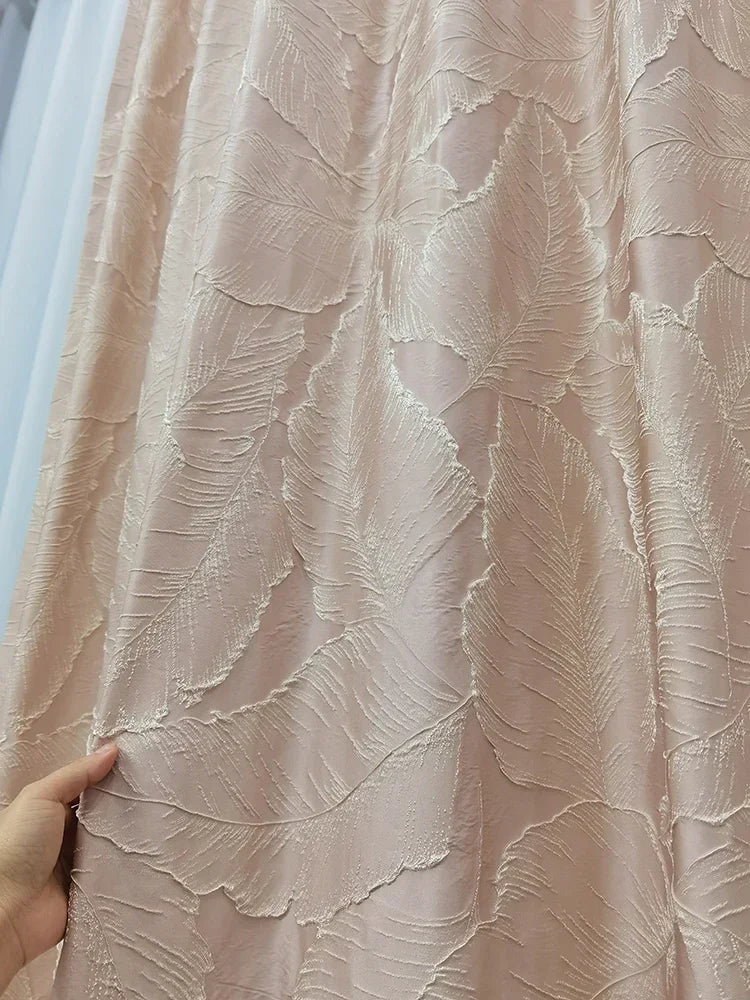 rideau rose pâle classique motif feuilles dorés salon chambre fenêtre maison moderne