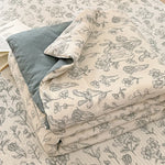 couette d'été légère enfant beige motifs fleurs feuilles coton doux décorative chambre enfant