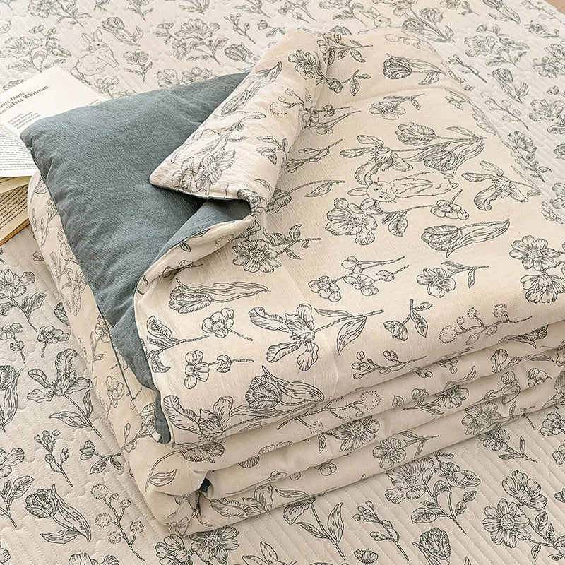 couette d'été légère enfant beige motifs fleurs feuilles coton doux décorative chambre enfant