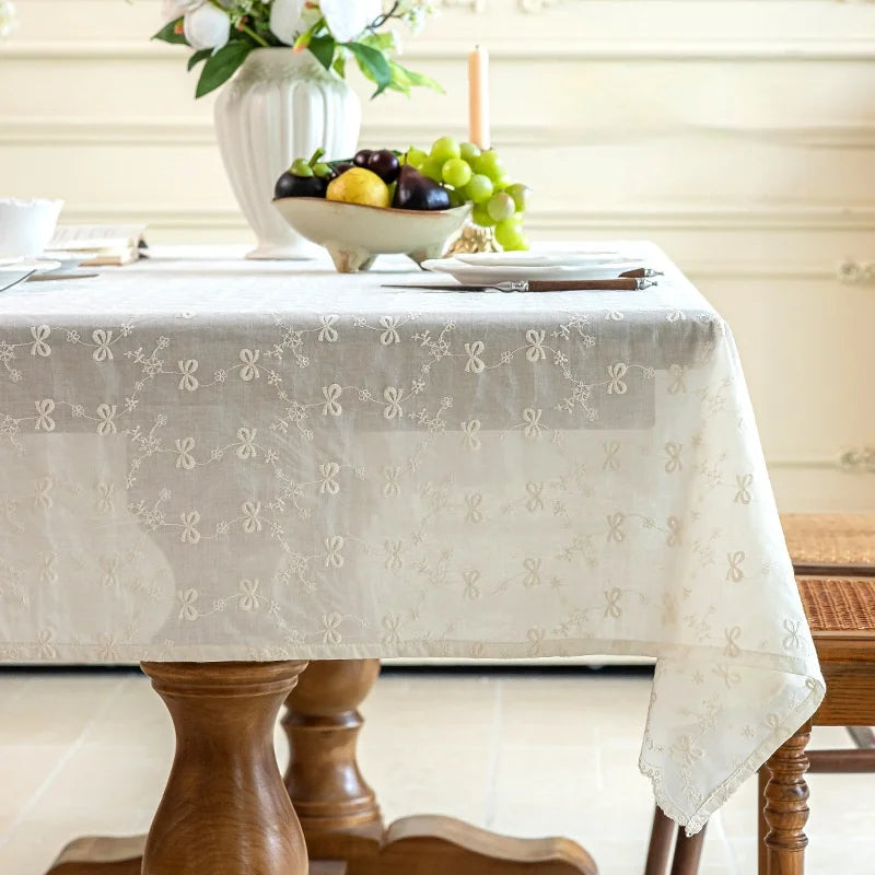 nappe table blanche brodée fleurs élégante réutilisable machine lavable mariage maison
