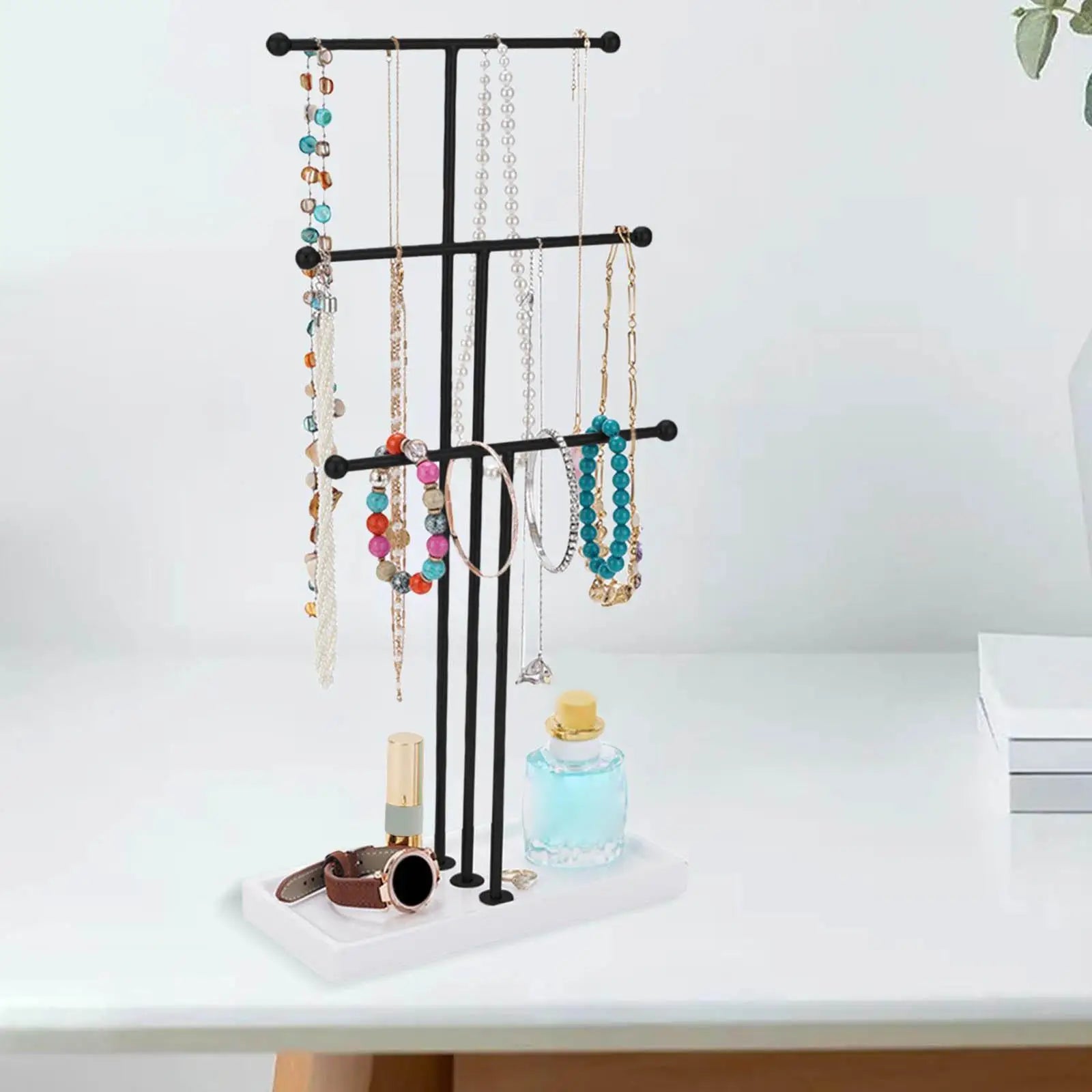Détail des niveaux en cascade de l'organisateur à bijoux