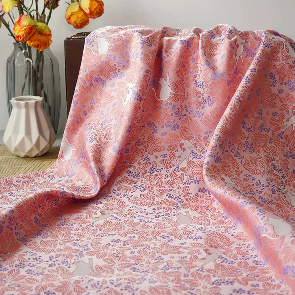 tissu imprimé rose feuilles chats polyester couture vêtements accessoires décoration floral opacité