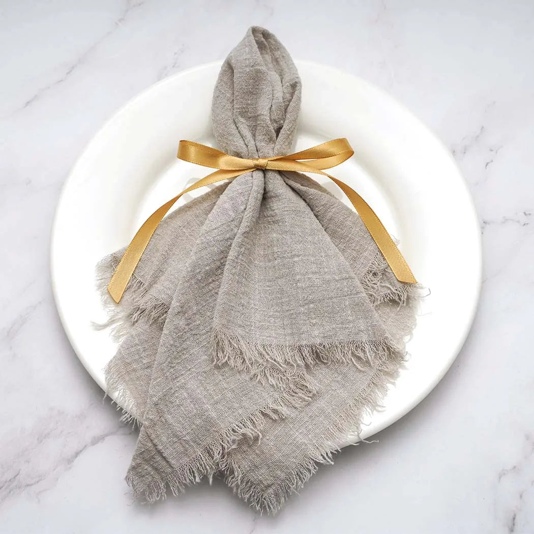 serviette table moderne gris rose pâle franges bord texture rugueuse opacité rustique