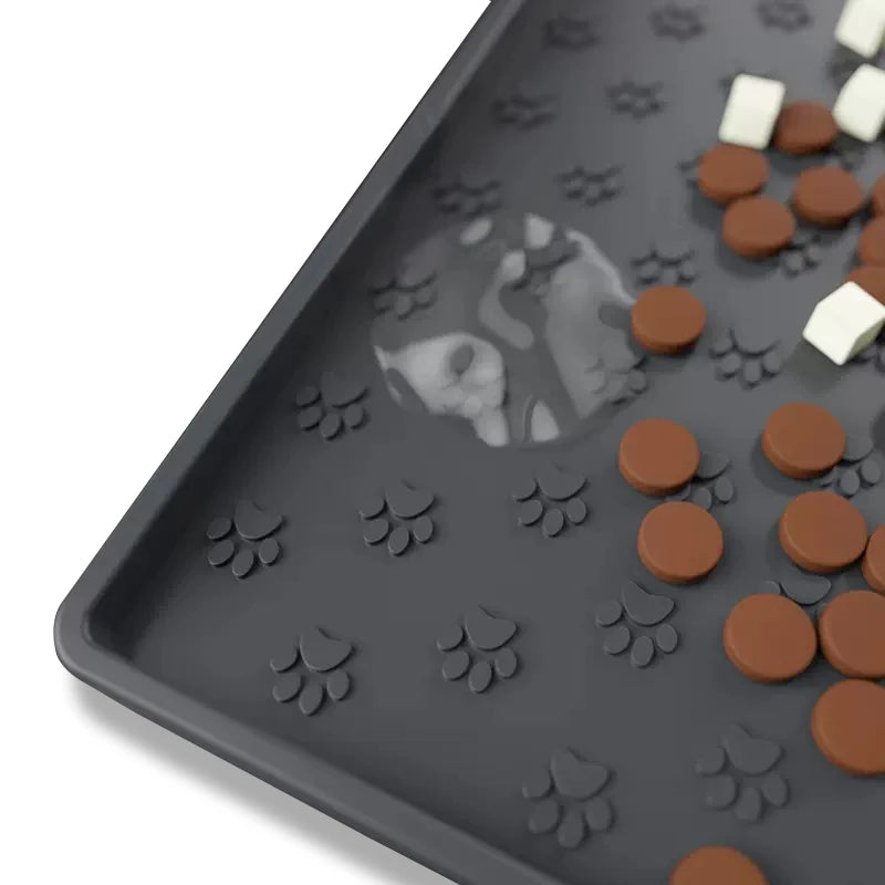 tapis silicone anti déversement chat chien manger boire assiettes motif pattes gris