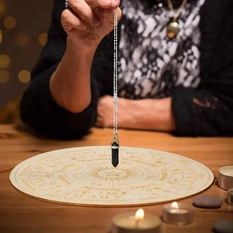 disque bois gravé astrologie pendule cristal divination méditation décoration maison symbolique zodiaque