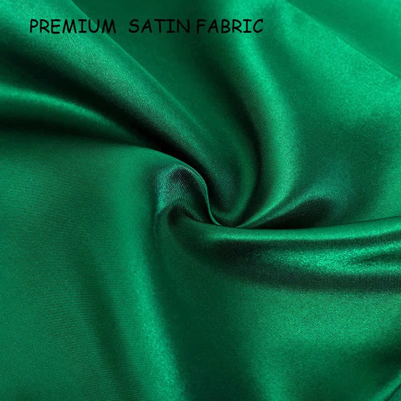 Une étoffe de satin premium d'un vert intense et vibrant, aux plis élégants et fluides.