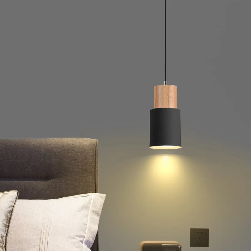 lampe suspendue moderne minimaliste vert noir blanche bois clair abatjour cylindrique